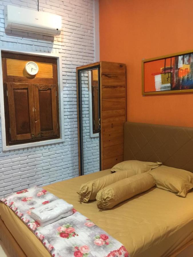 Djoglo Djatimalang Guesthouse Blitar Exterior foto