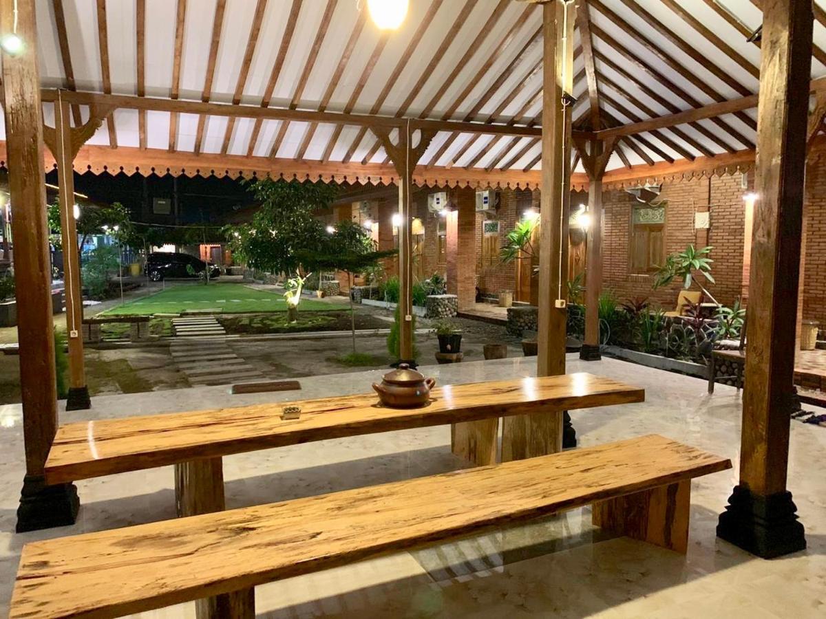 Djoglo Djatimalang Guesthouse Blitar Exterior foto