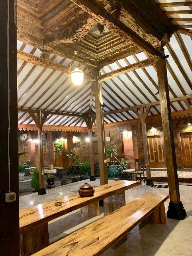 Djoglo Djatimalang Guesthouse Blitar Exterior foto